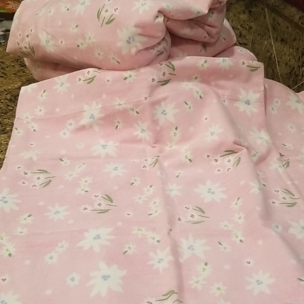 SOLD!!Pristine PB Kids Flower Flannel Sheet Set - Picture 8 of 8
